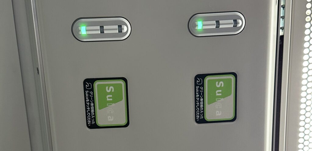 Occupied or unoccupied indicators on the Green Car seat